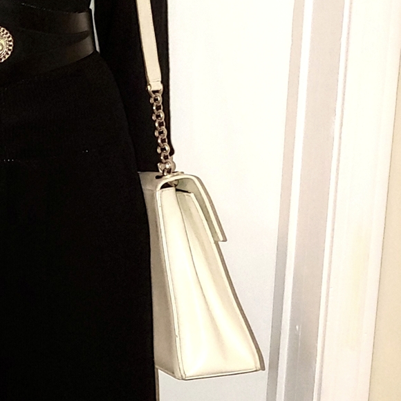 FINAL OFFER SALE! SALVATORE FERRAGAMO IVORY GOLD CROSS BODY MINIMALIST BAG - Picture 5 of 11